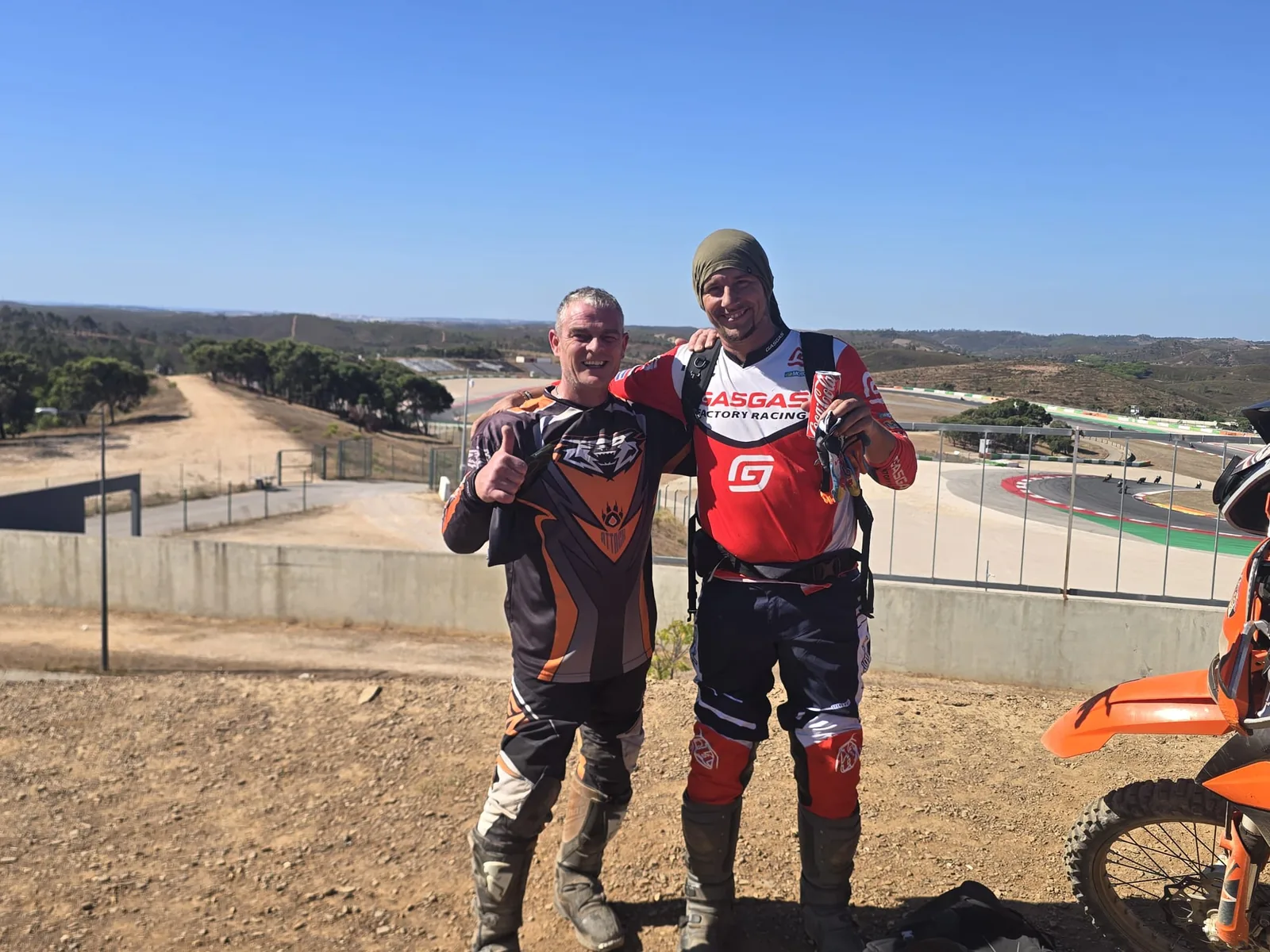 Two enduro riders enjoying a stop at the viewpoint above the Algarve circuit