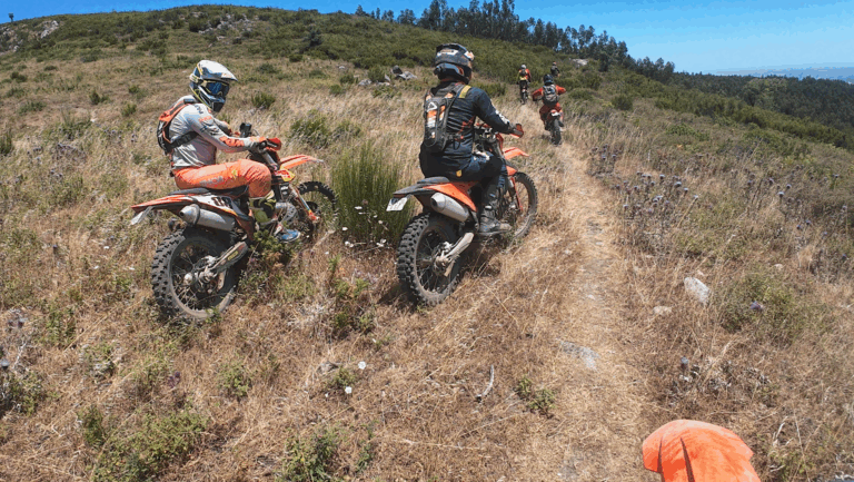 Experiência de enduro de KTM no sul de Portugal