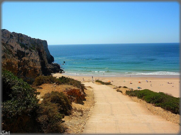 Praia do Beliche, Algarve. A sandy pocket between high cliffs.