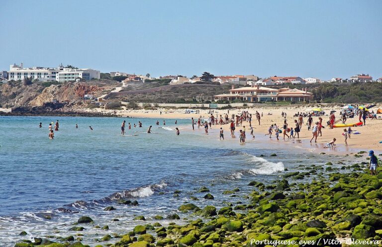 Praia do Martinhal, Algarve. Sand and sea on the edge of Sagres.