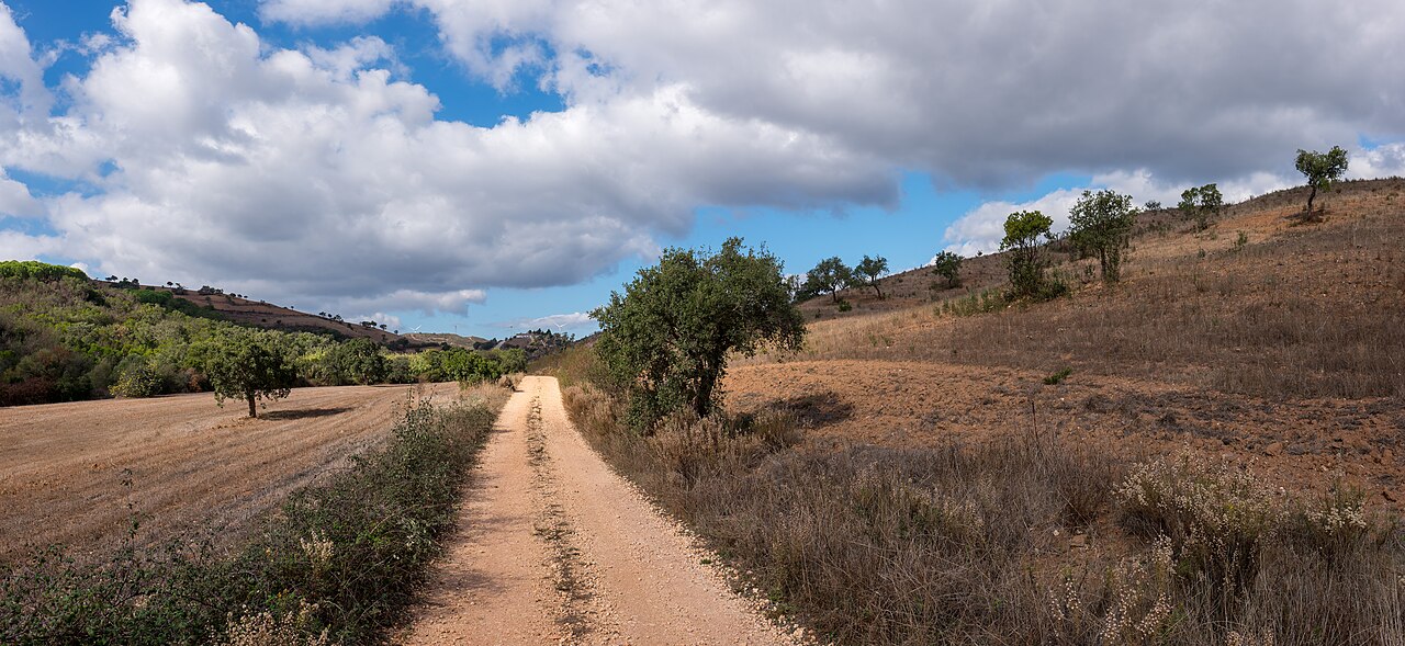 Countryside and a walking path near Pincho, Bensafrim