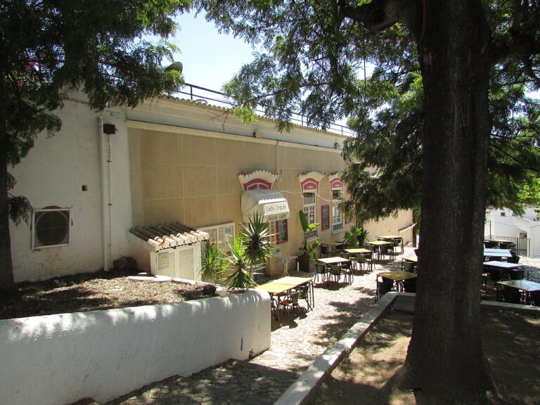 The courtyard and terrace of Café Inglês in Silves