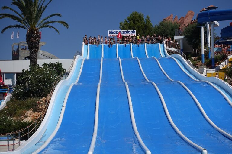 Colourful water slides at Slide & Splash near Lagoa